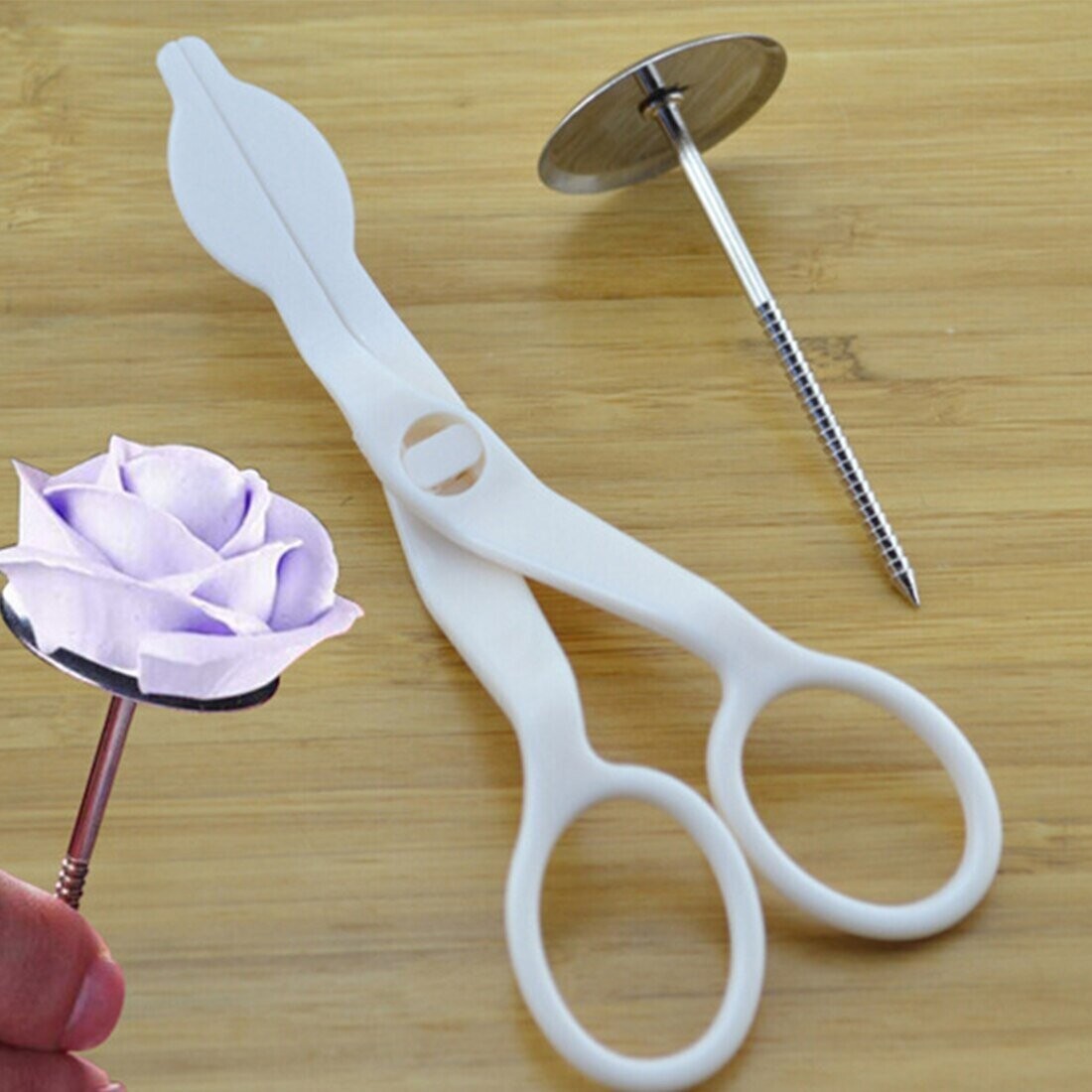 Cream Flower Round bias & Plastic Scissor  x1 each  I452