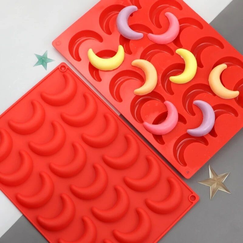 Moon Shaped Silicon Mould   x 1  I584