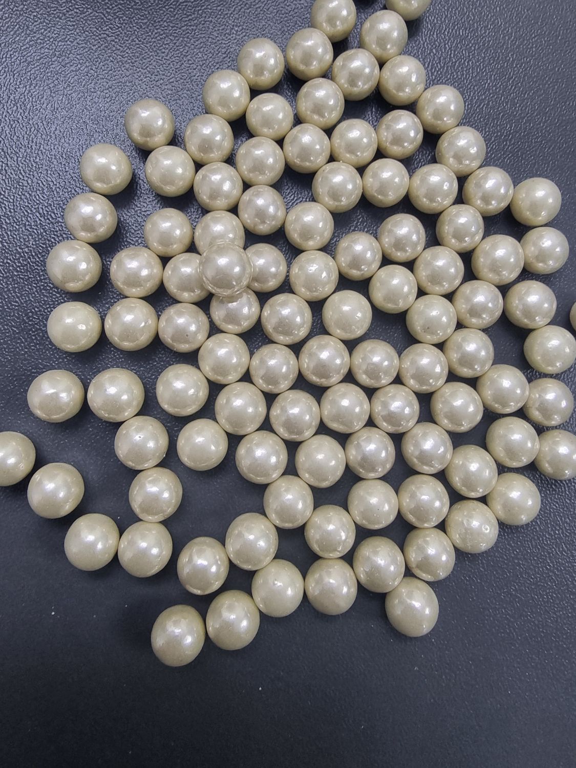 silver Edible pearl (1KG)  E60