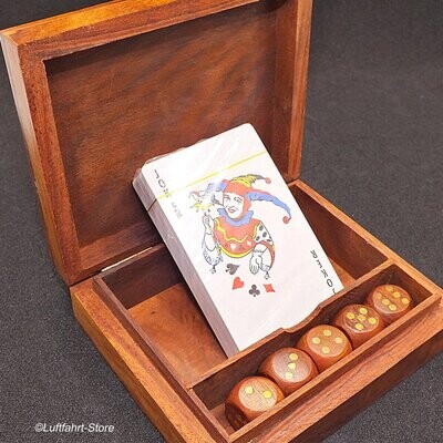Würfel und Kartenspiel in einer Holzkiste aus Rosenholz