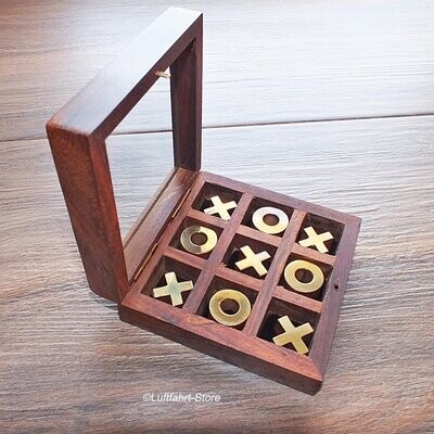 Tic-Tac-Toe-Spiel in einer Holzkiste aus Rosenholz