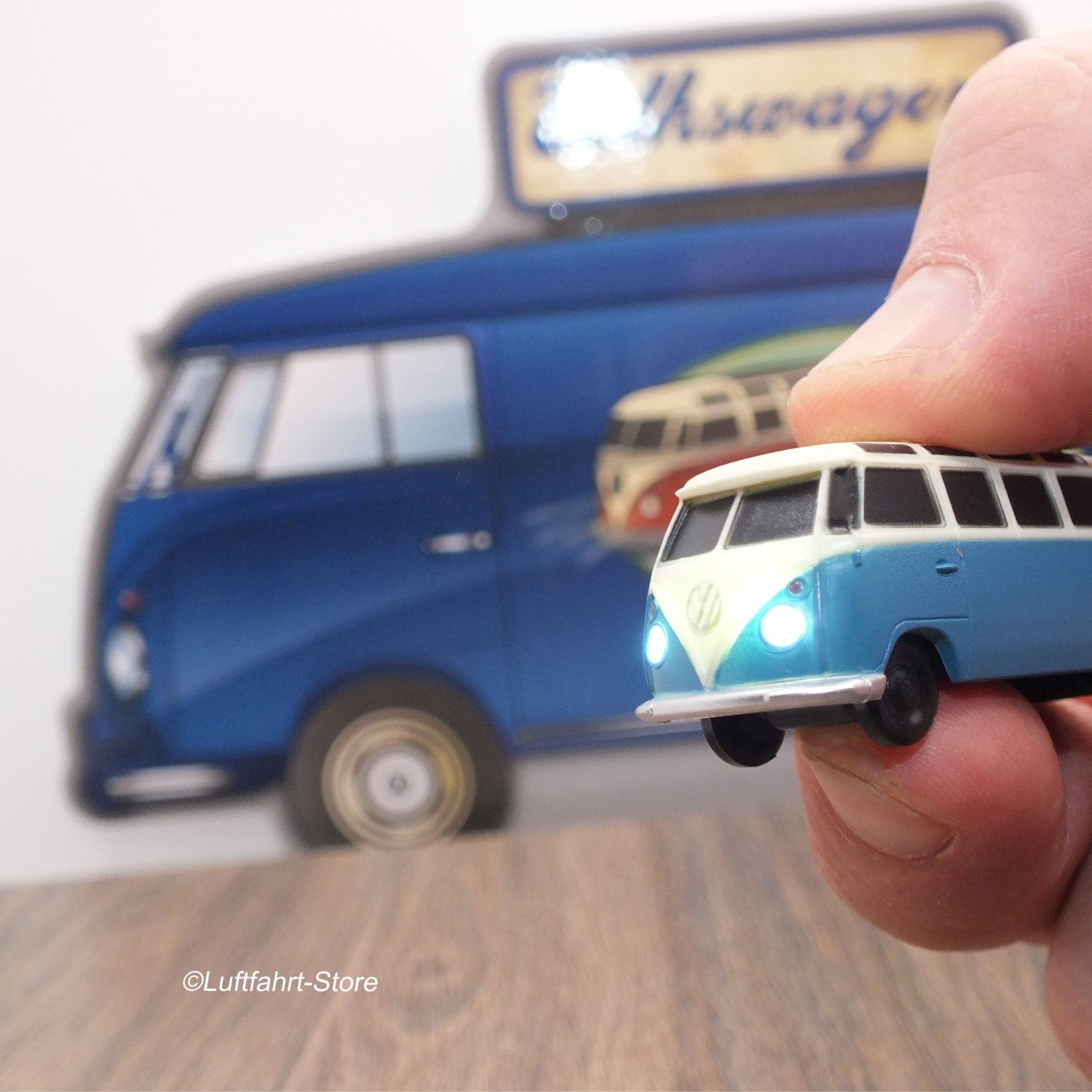 VW-Bulli-Bus T1 Schlüsselanhänger mit LED - blau - Partydeko & Partyartikel  für Mottopartys im  Shop kaufen