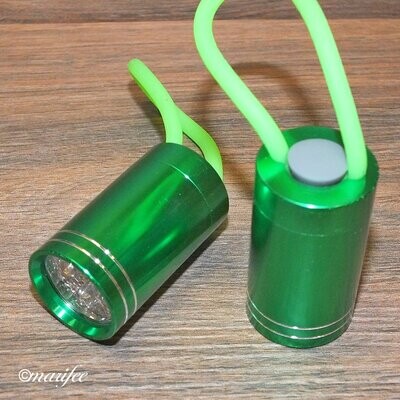 LED-Taschenlampe Alu, Grün, mit Silikonschlaufe inkl. Batterie