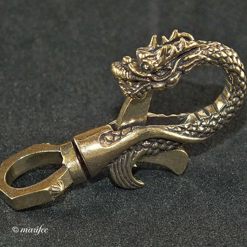 Karabinerhaken chinesischer Drache, Messing-Antik, 61 x 36 mm Karabinerhaken chinesischer Drache, Messing-Antik, 61 x 36 mm