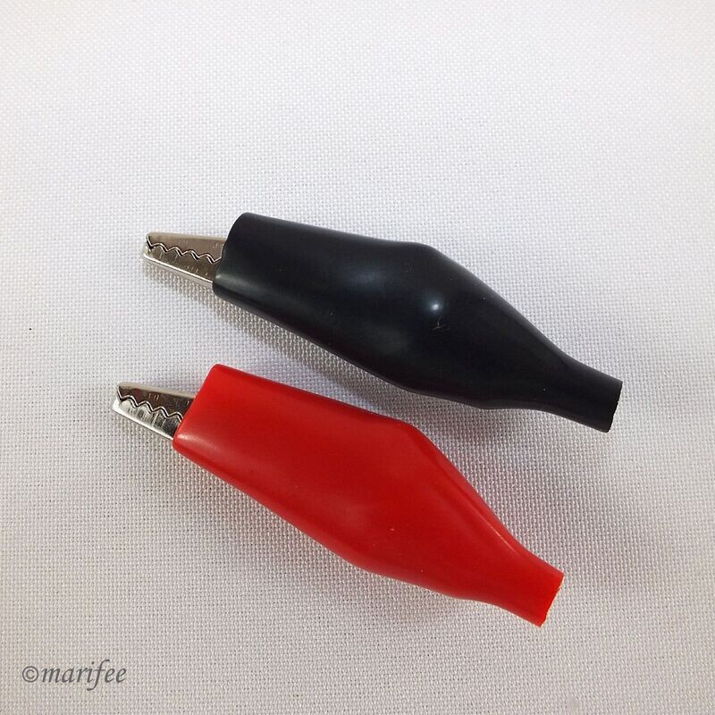 Krokodilklemmen 53 × 4 mm, 2 Stück, Isoliert, 60 VDC Krokodilklemmen 53 × 4 mm, 2 Stück, Isoliert, 60 VDC