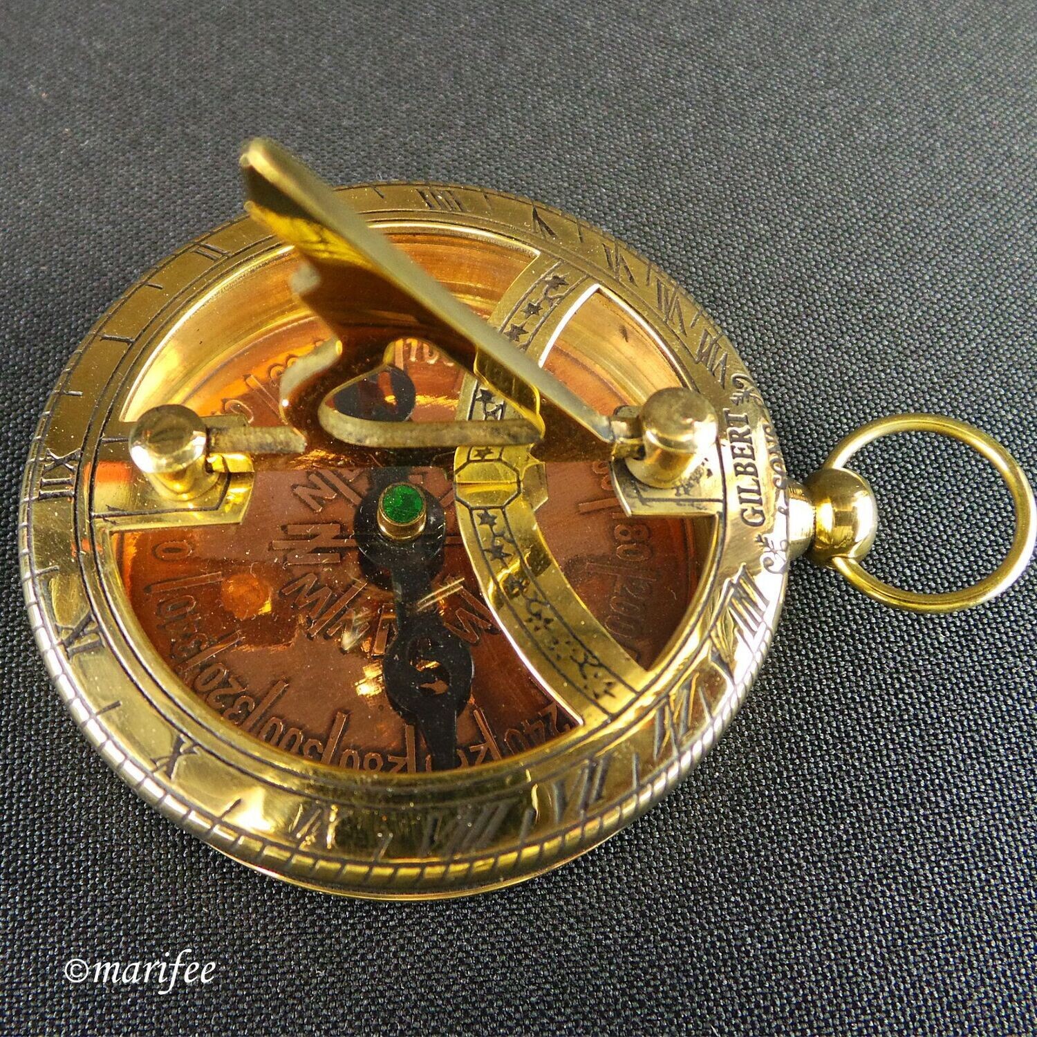 Kompass mit Sonnenuhr aus Messing im Vintagedesign