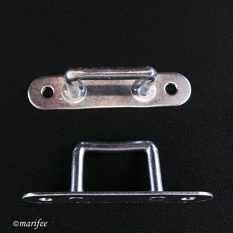 Riemenkrampe 74 × 24 mm, Schlitzöse verzinkt