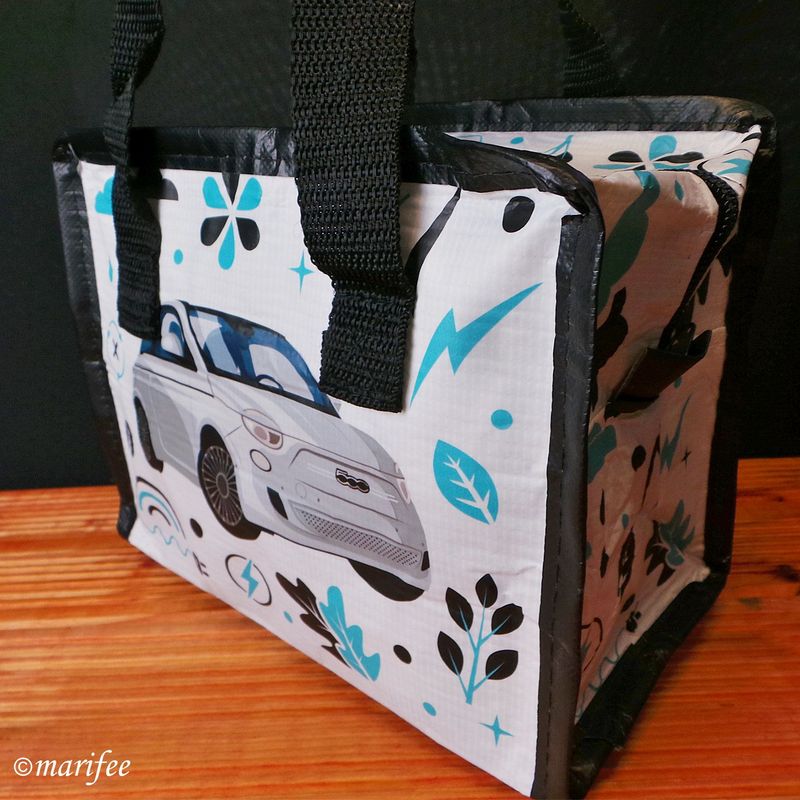 Fiat 500-Lunchbox aus recycelten Plastikflaschen Fiat 500-Lunchbox aus recycelten Plastikflaschen