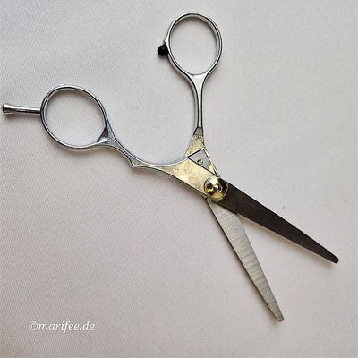 Friseurschere mit ergonomischem Griff, 14,5 cm,