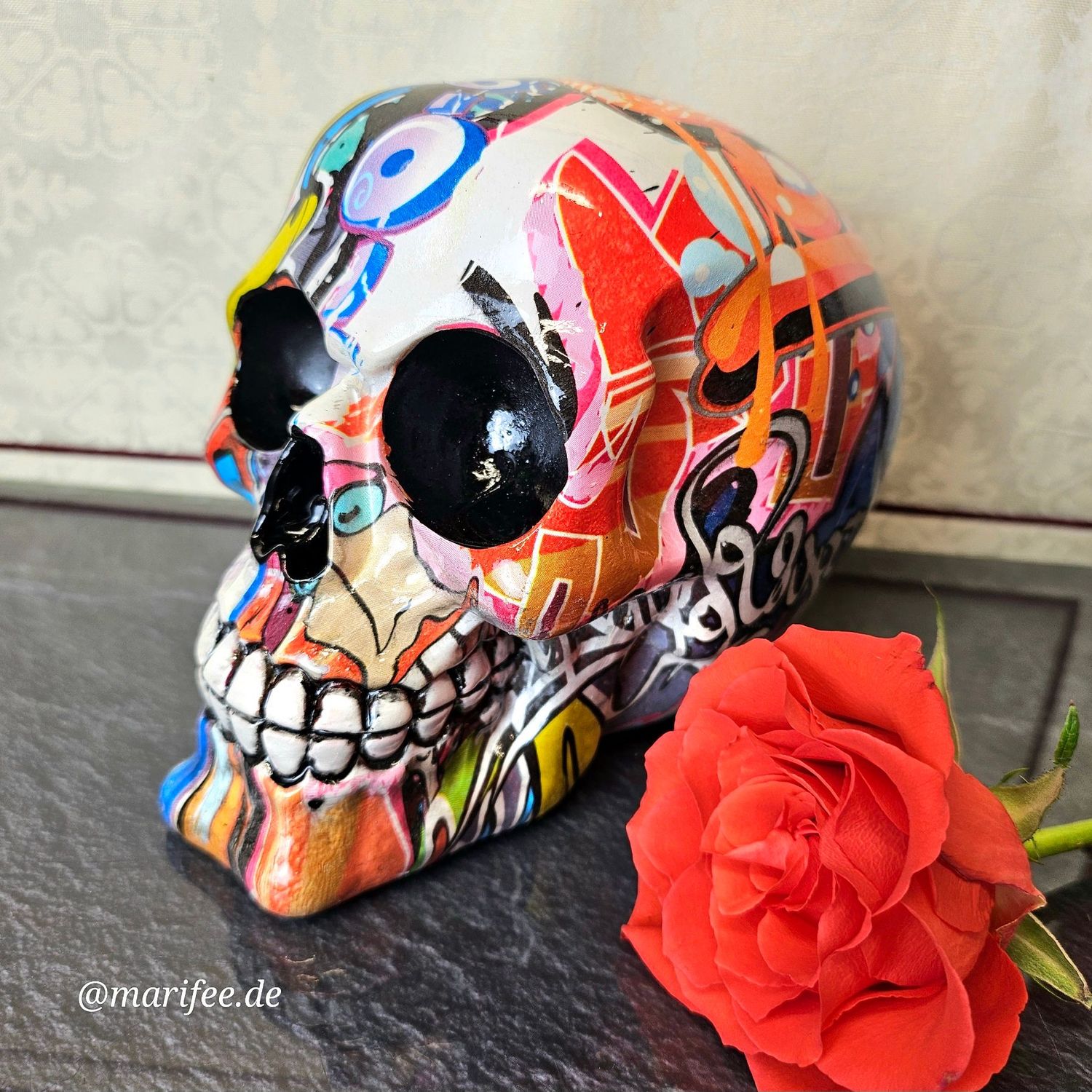 Totenkopfskulptur, Graffiti, Art-Color, Schädel