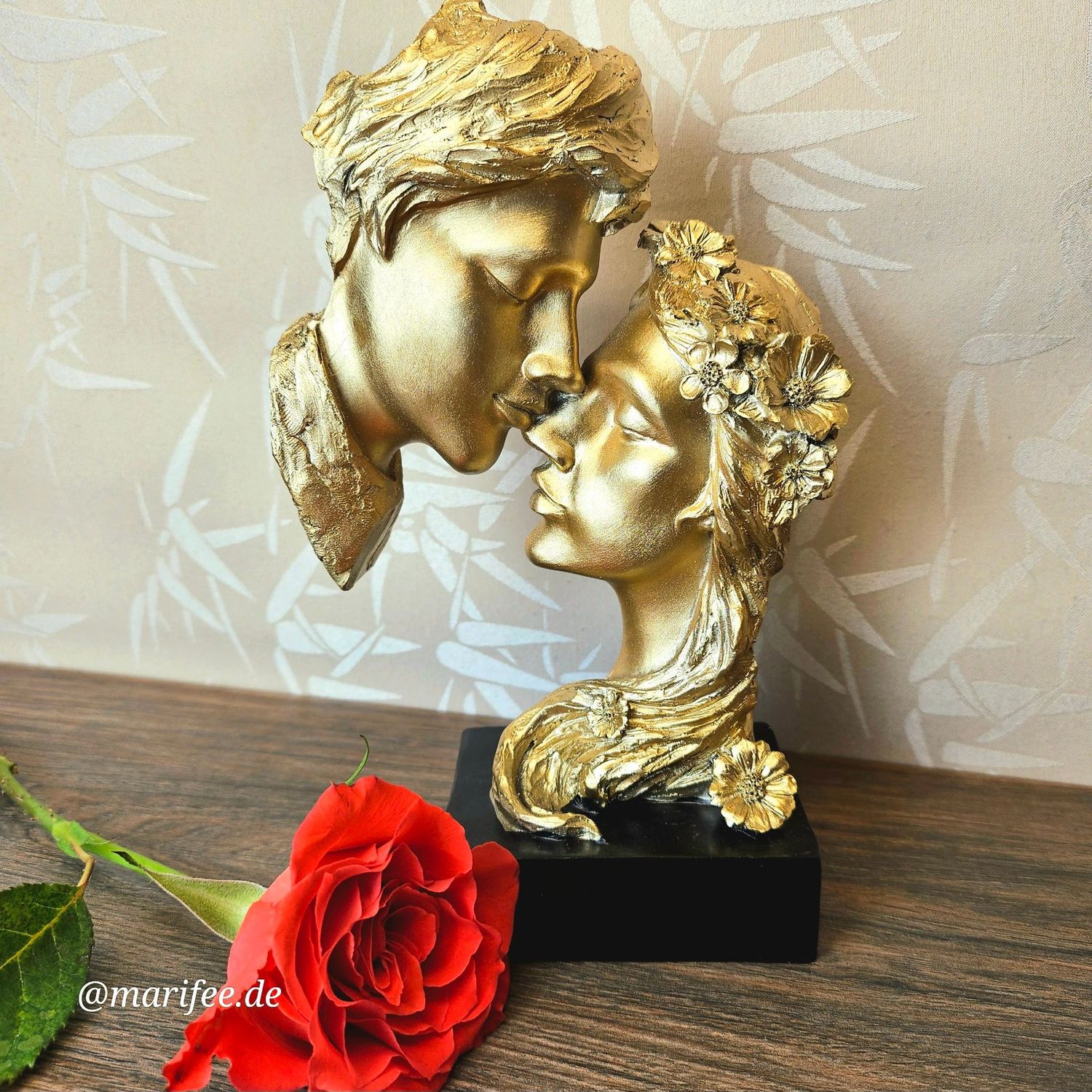 Liebespaar-Skulptur aus Polyresin, 125 × 64 × 200 mm