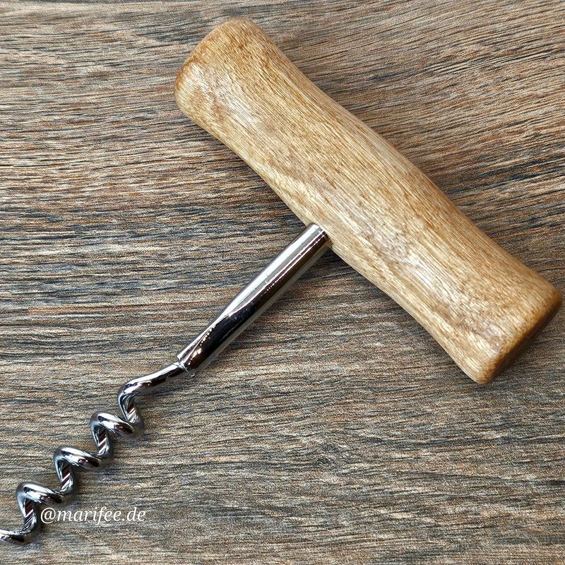 Korkenzieher mit Holzgriff für Flaschen mit Naturkorken Korkenzieher mit Holzgriff für Flaschen mit Naturkorken