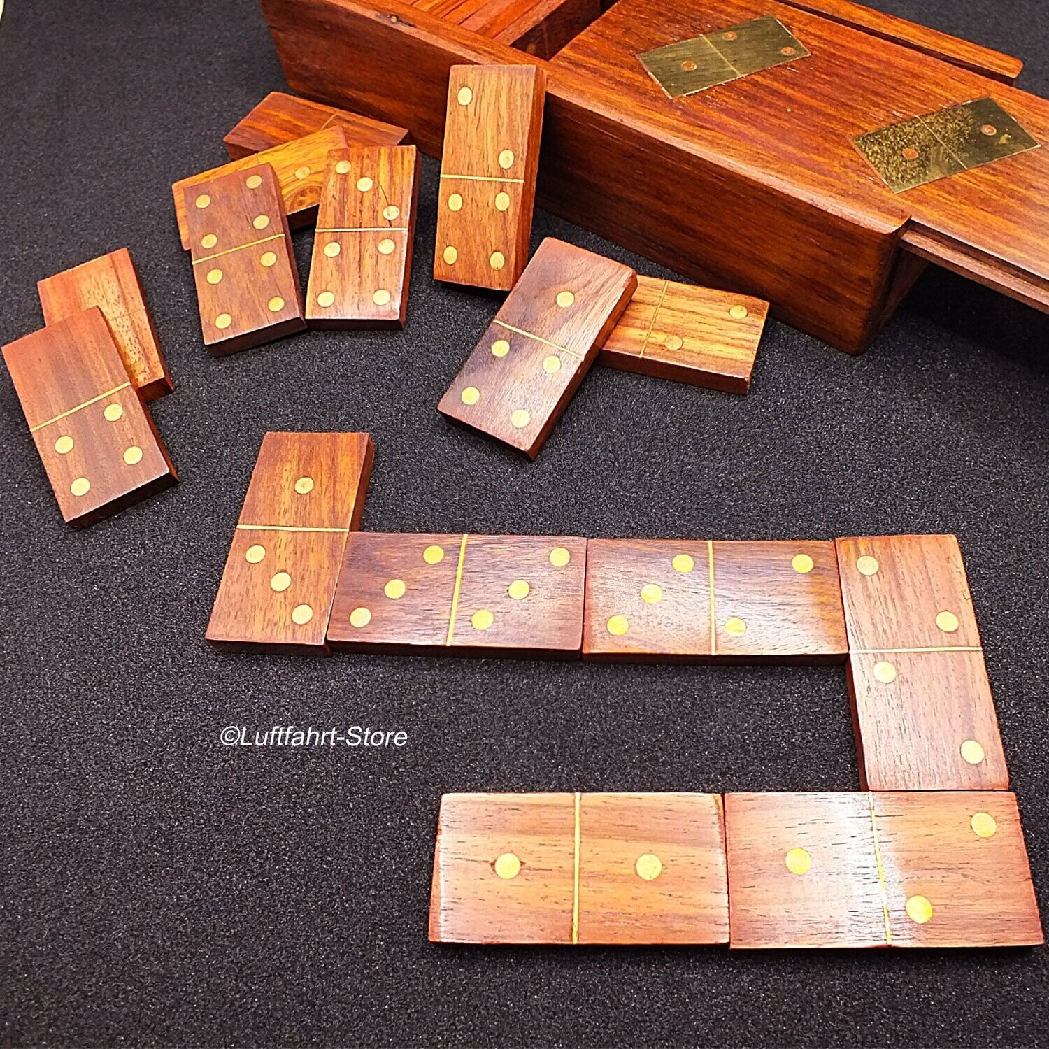 Sehr elegantes Domino-Set aus Rosenholz mit Messing Sehr elegantes Domino-Set aus Rosenholz mit Messing