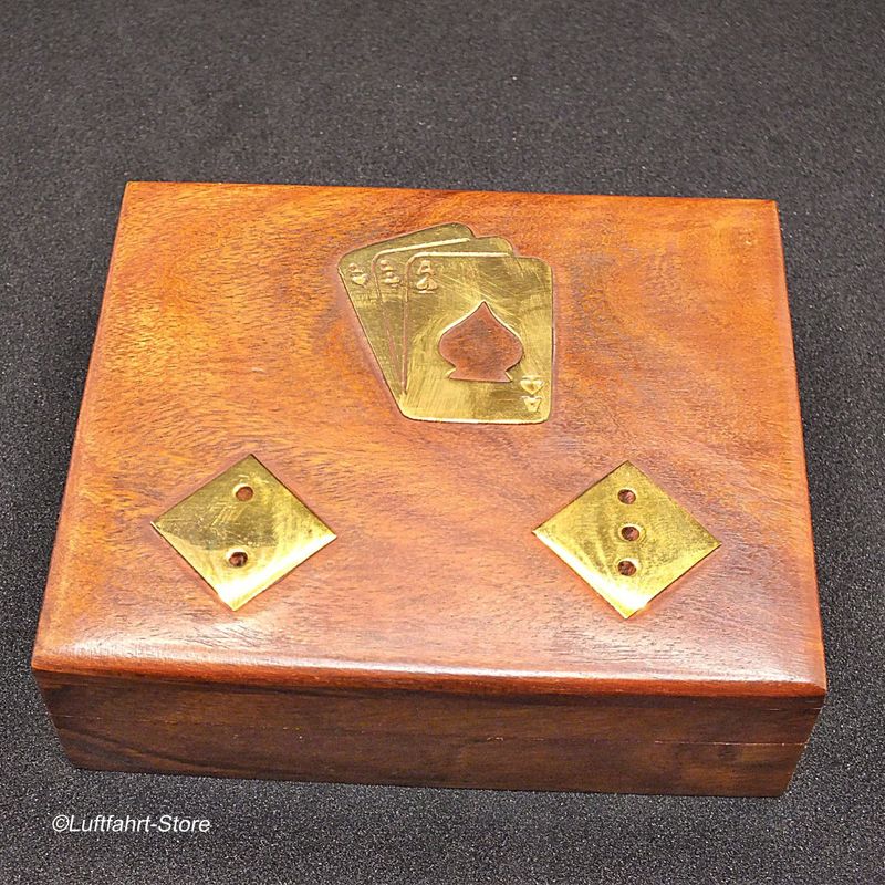 Würfel und Kartenspiel in einer Holzkiste aus Rosenholz