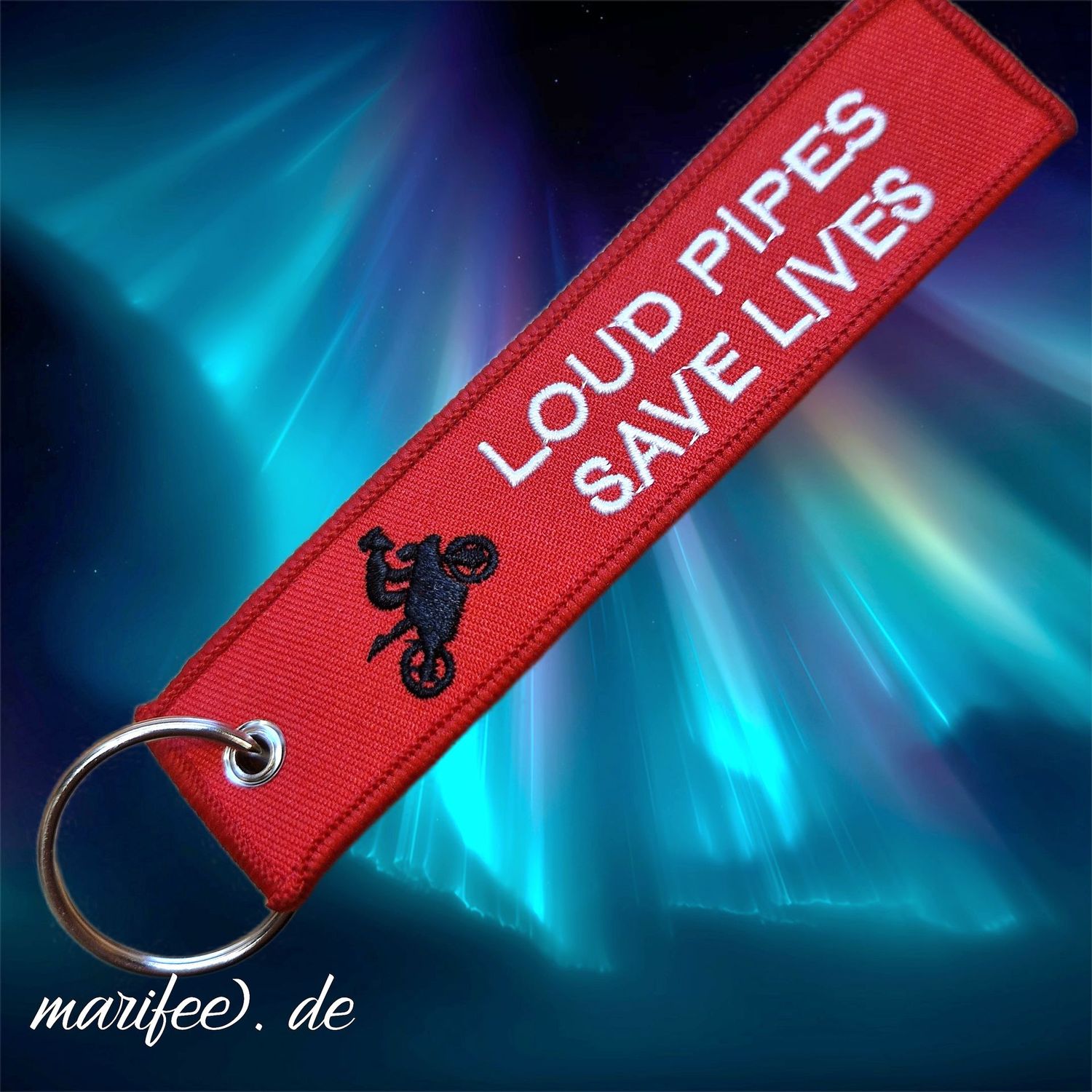 Schlüsselanhänger „Loud Pipes Save Lives“, 128 × 27 mm im Aviation-Style