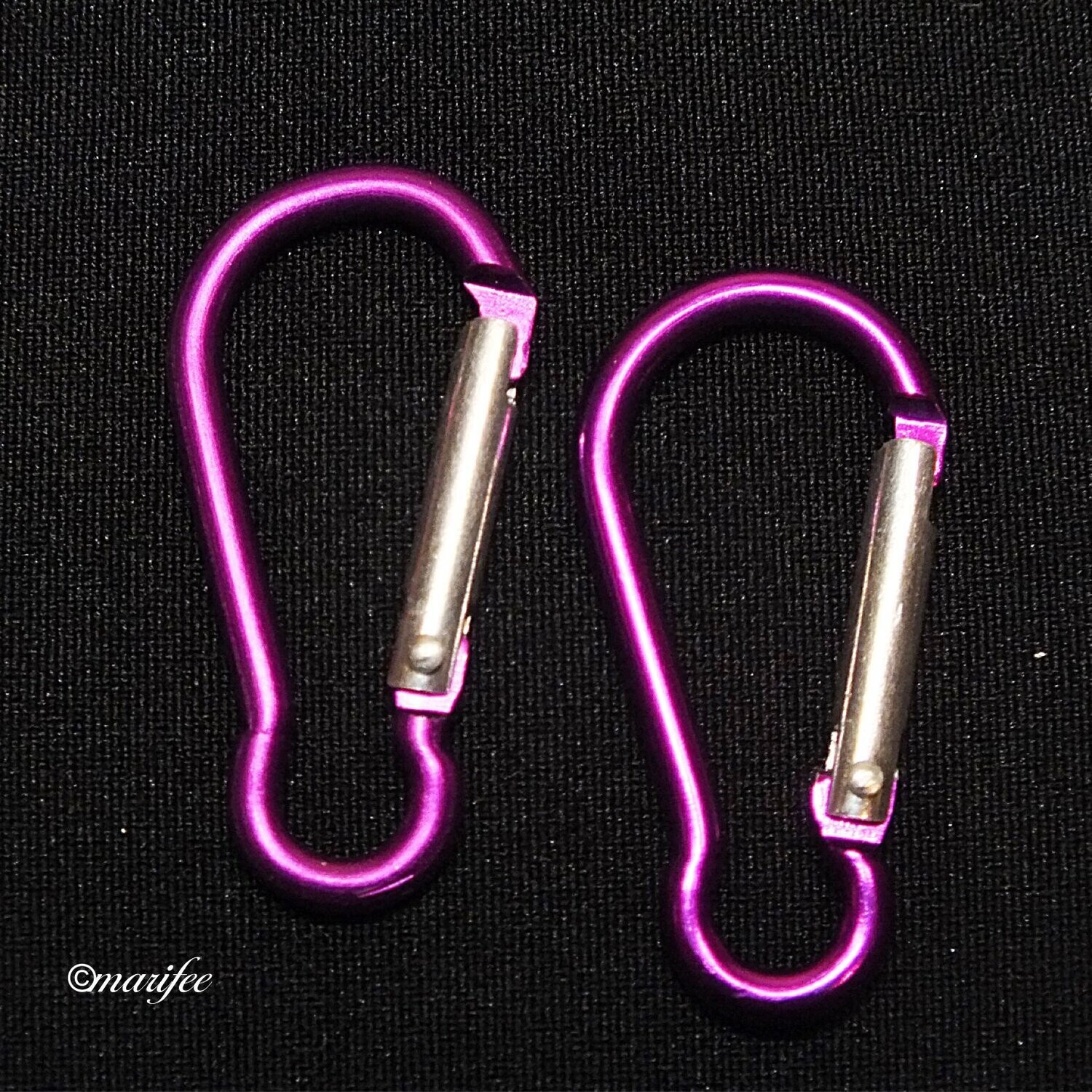 2 Stück Karabinerhaken Mini, Alu, Lila, 45 x 22 mm 2 Stück Karabinerhaken Mini, Alu, Lila, 45 x 22 mm