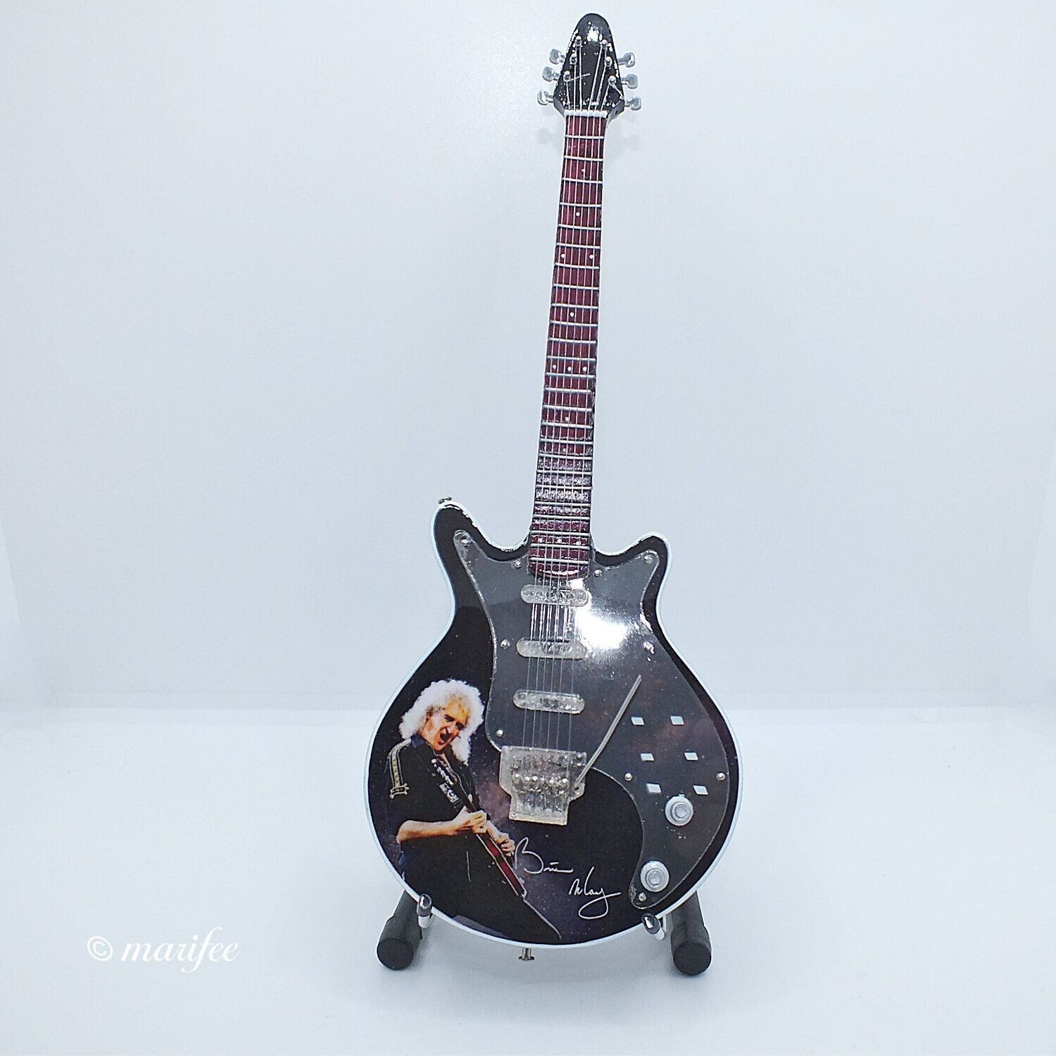 Miniatur-E-Gitarre, mit Brian May Abbildung, Handarbeit Miniatur-E-Gitarre, mit Brian May Abbildung, Handarbeit