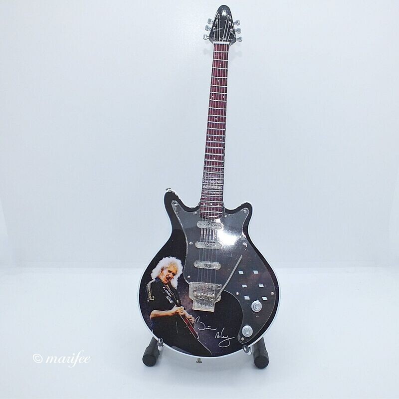 Miniatur-E-Gitarre, mit Brian May Abbildung, Handarbeit Miniatur-E-Gitarre, mit Brian May Abbildung, Handarbeit