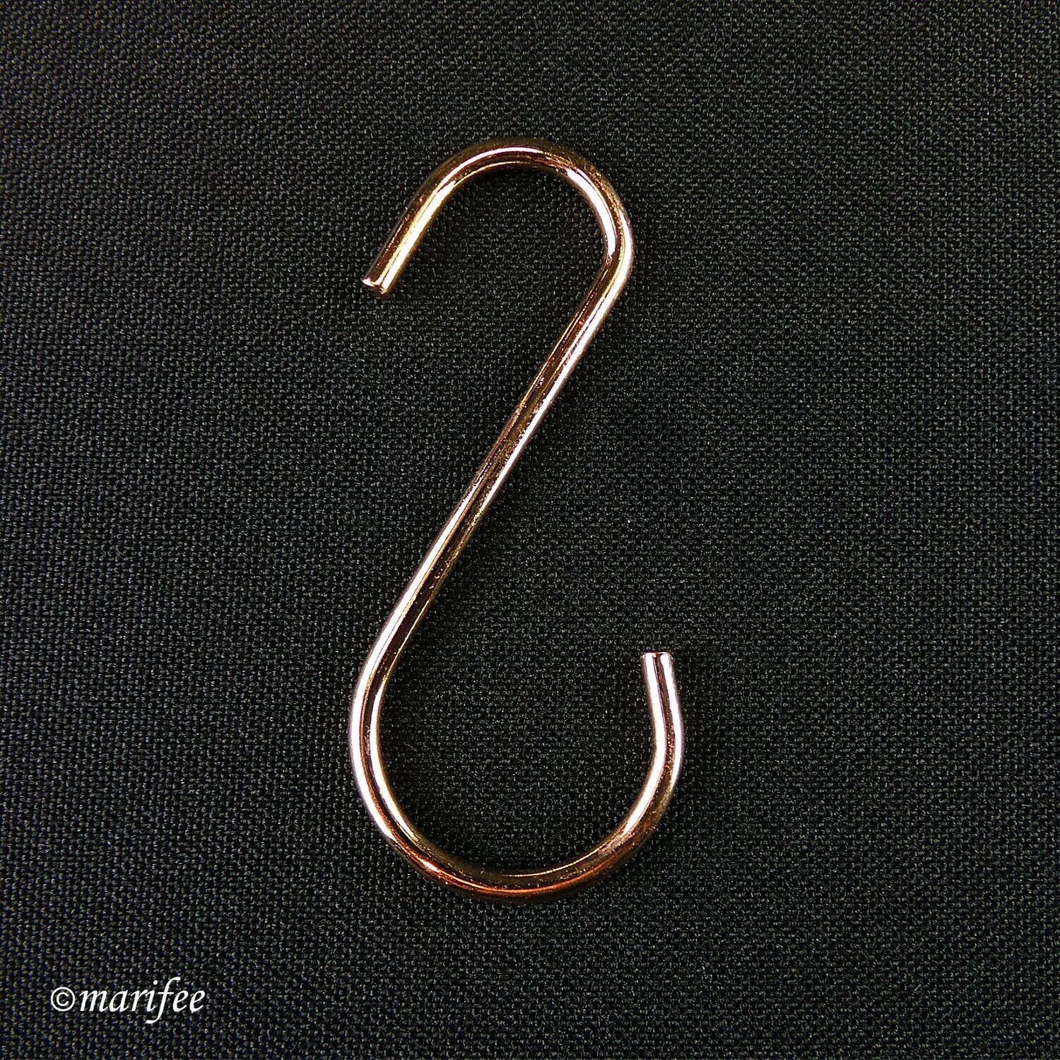 S-Haken 1 Stück 62 × 19/27 × 2,5 mm, goldfarben S-Haken 1 Stück 62 × 19/27 × 2,5 mm, goldfarben