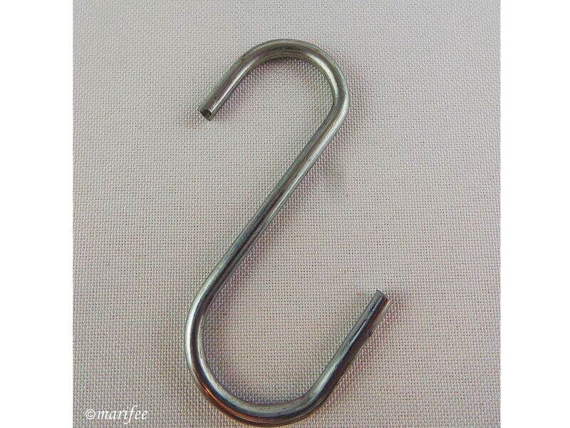 S-Haken asymmetrisch, 1 Stück 56 x 45 mm silberfarben S-Haken asymmetrisch, 1 Stück 56 x 45 mm silberfarben
