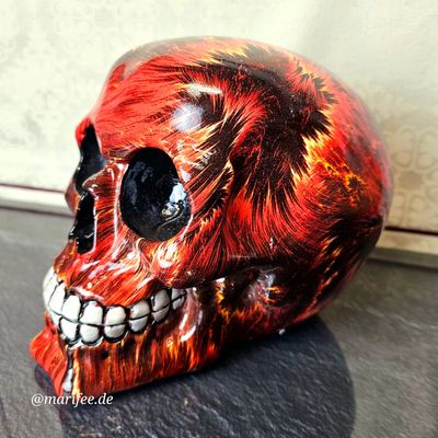 Totenkopf-Skulptur, Graffiti, Rot-Schwarz, Schädel Totenkopf-Skulptur, Graffiti, Rot-Schwarz, Schädel