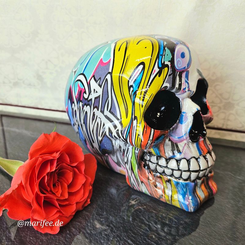 Totenkopf-Skulptur, Graffiti, Art-Color, Schädel Totenkopf-Skulptur, Graffiti, Art-Color, Schädel