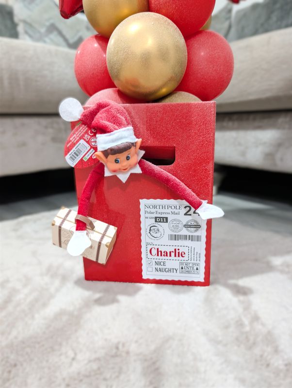 Elf Arrival Postbox Balloon Display
