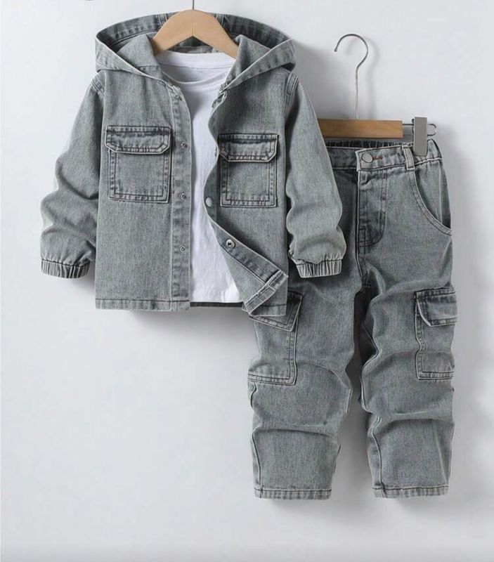 Denim Hooded Top Paired with Cargo Pants