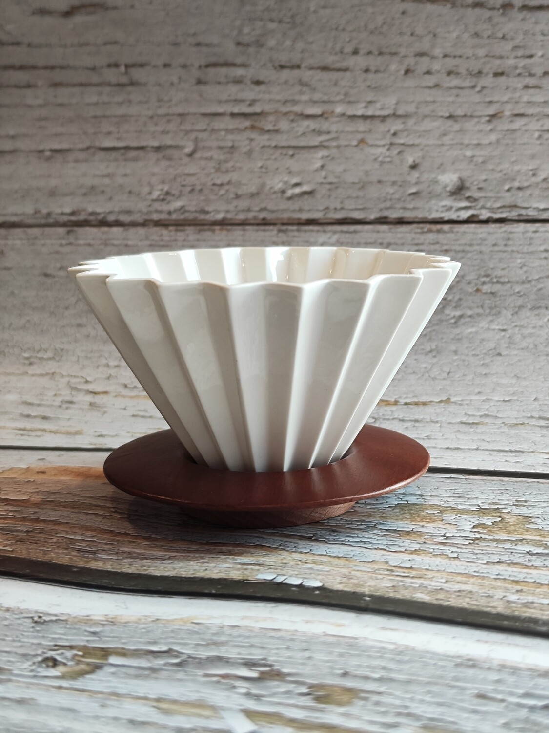 V60 Dripping Funnel Ceramic with Rose Wood Ring, Color: White