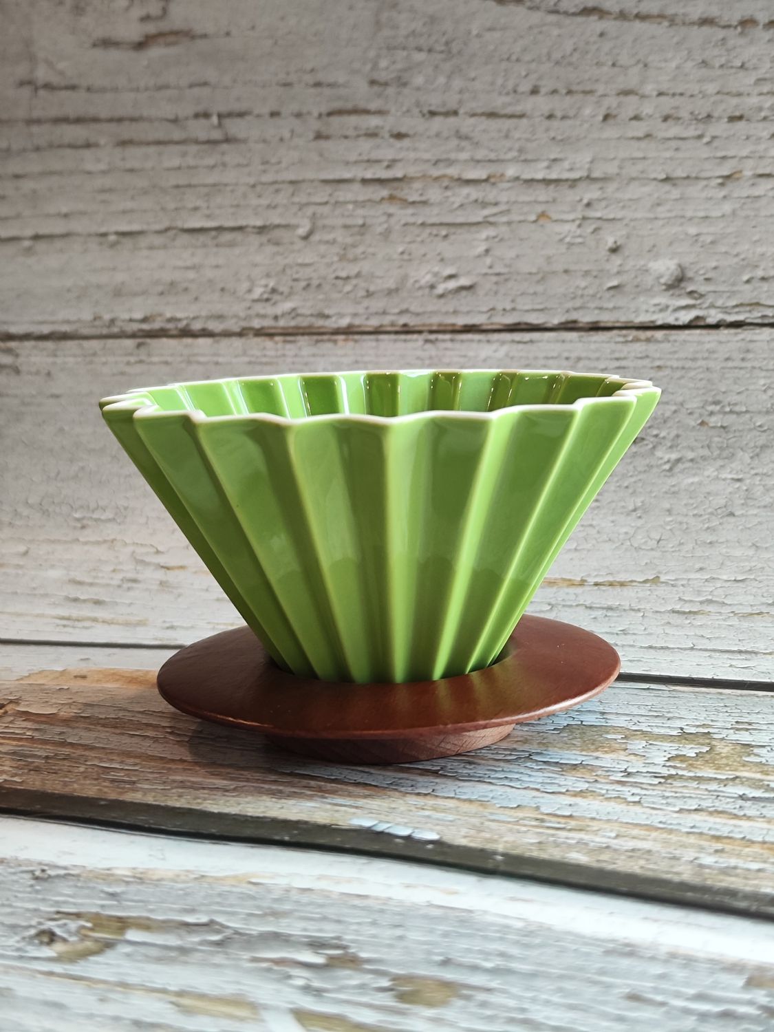 V60 Dripping Funnel Ceramic with Rose Wood Ring - Green