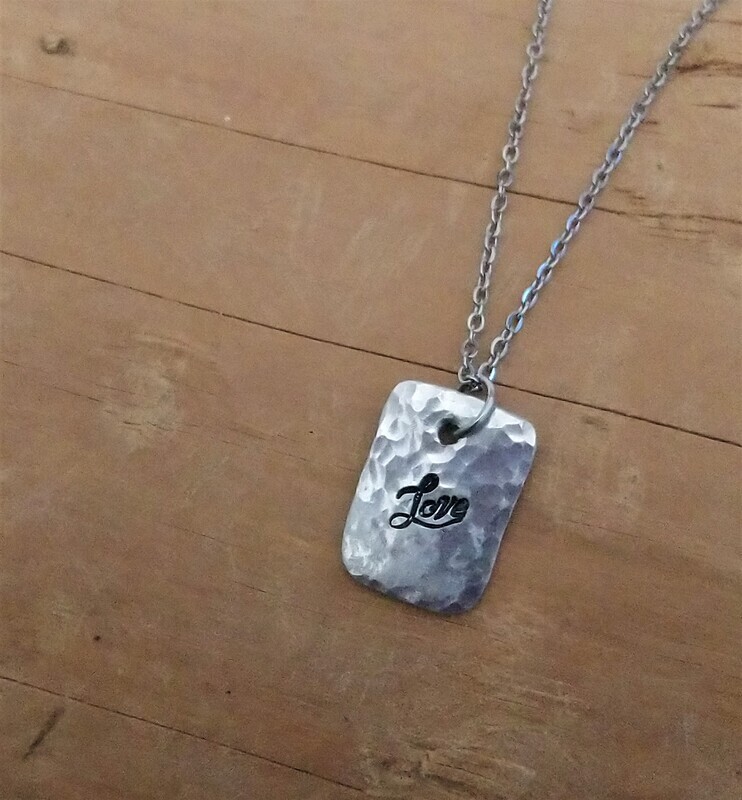 Collier "LOVE"