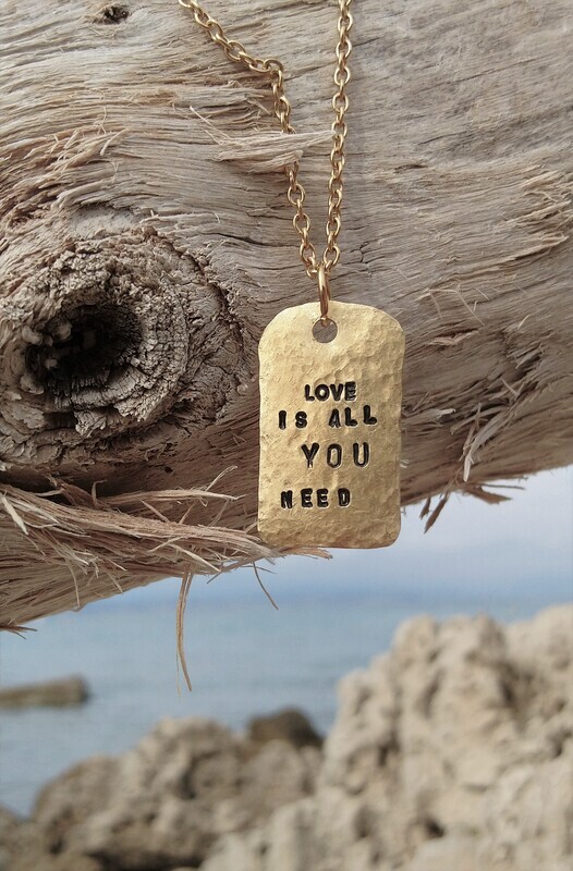 ​Collier "LOVE IS ALL YOU NEED"