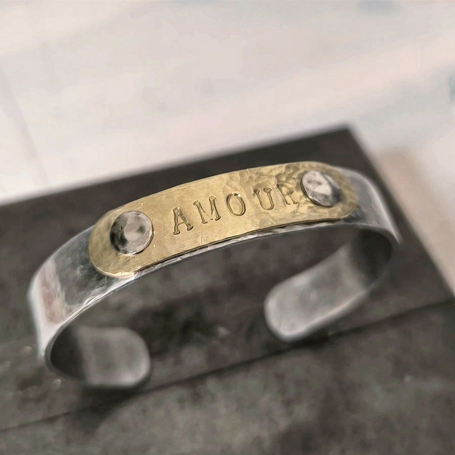 Bracelet jonc &quot;AMOUR&quot;