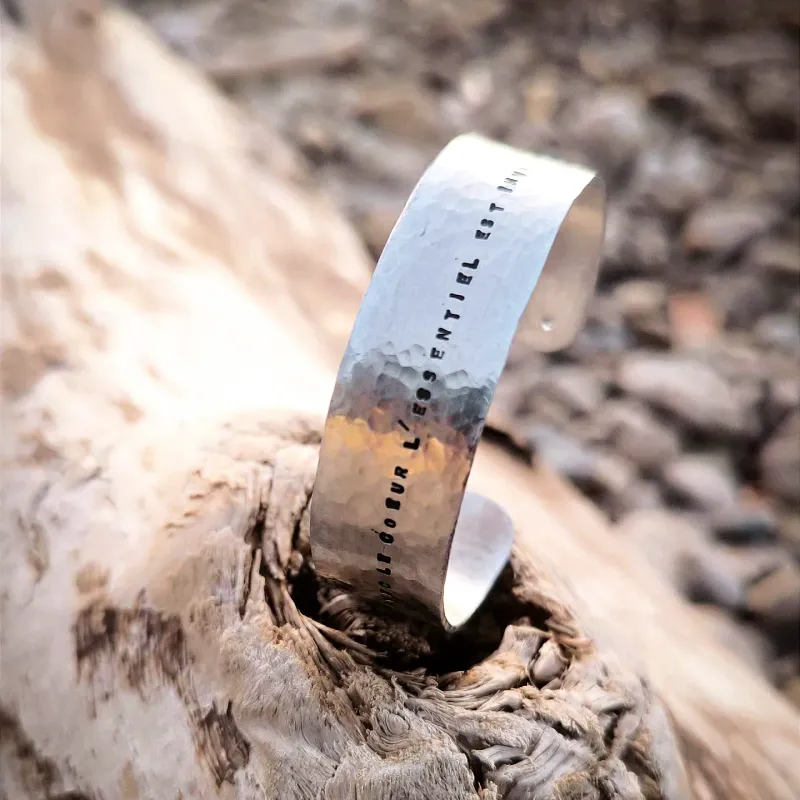 Bracelet jonc "ON NE VOIT BIEN QU'AVEC LE COEUR..."