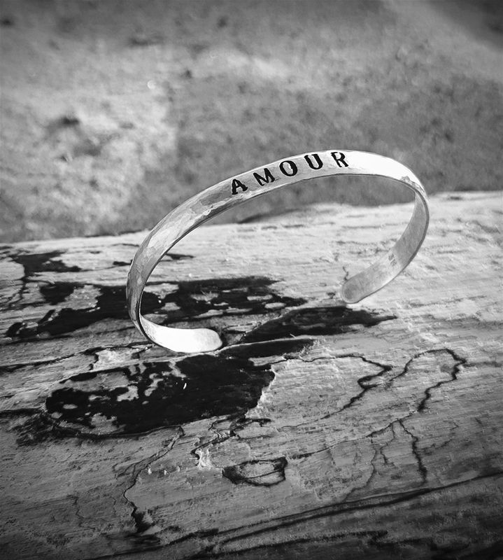 Bracelet jonc &quot;AMOUR&quot;