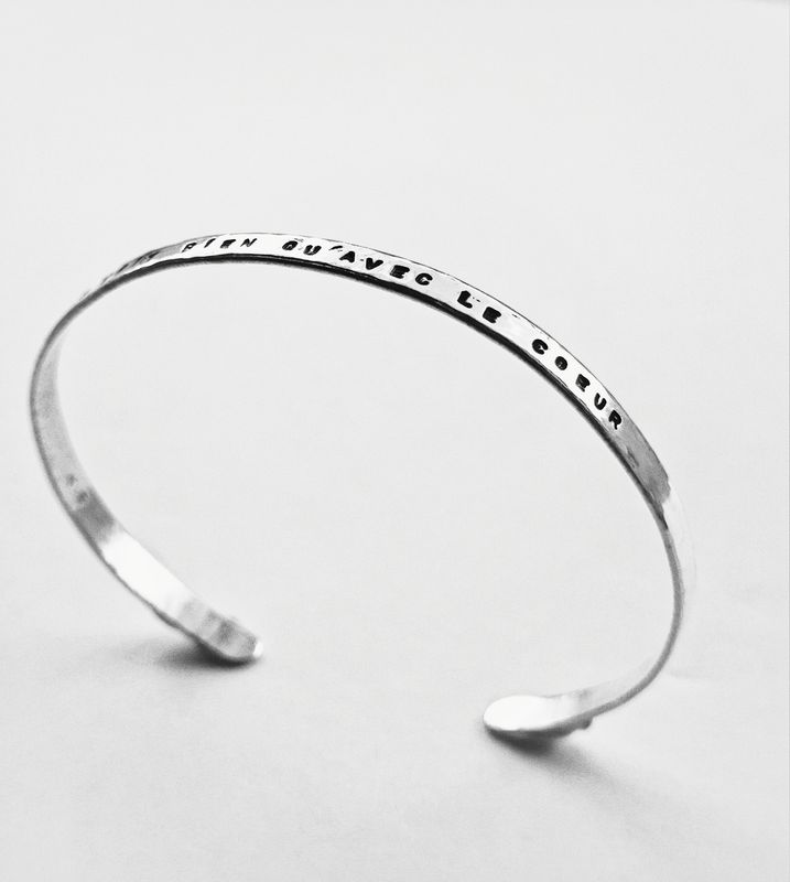 Bracelet jonc "ON NE VOIT BIEN QU'AVEC LE COEUR"