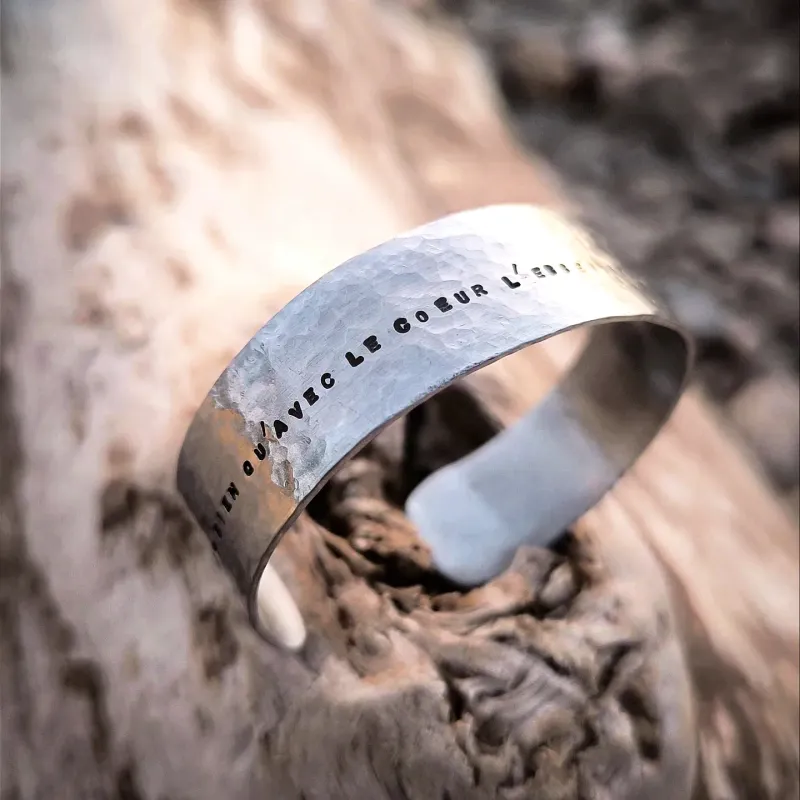 Bracelet jonc "ON NE VOIT BIEN QU'AVEC LE COEUR..."