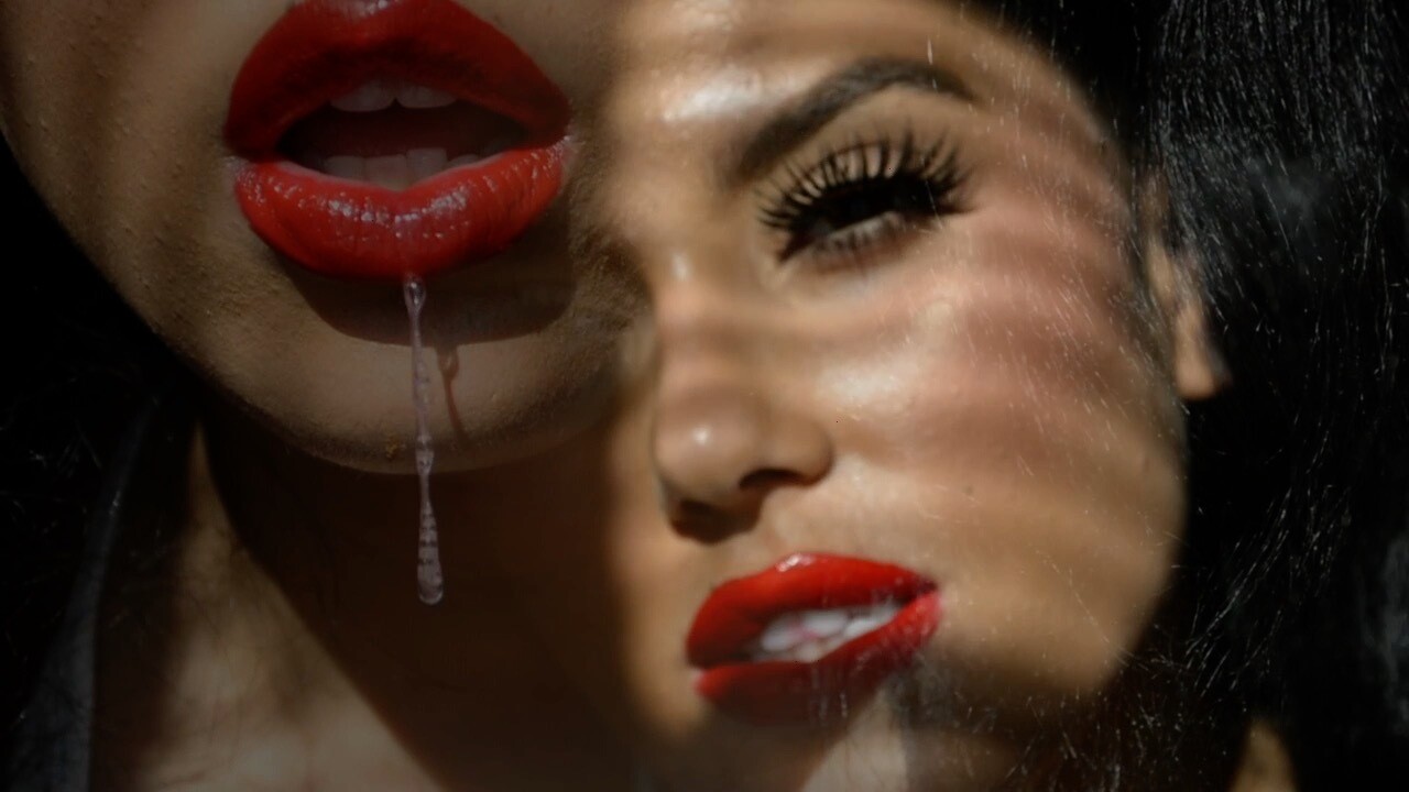 Red Lip Mesmerize