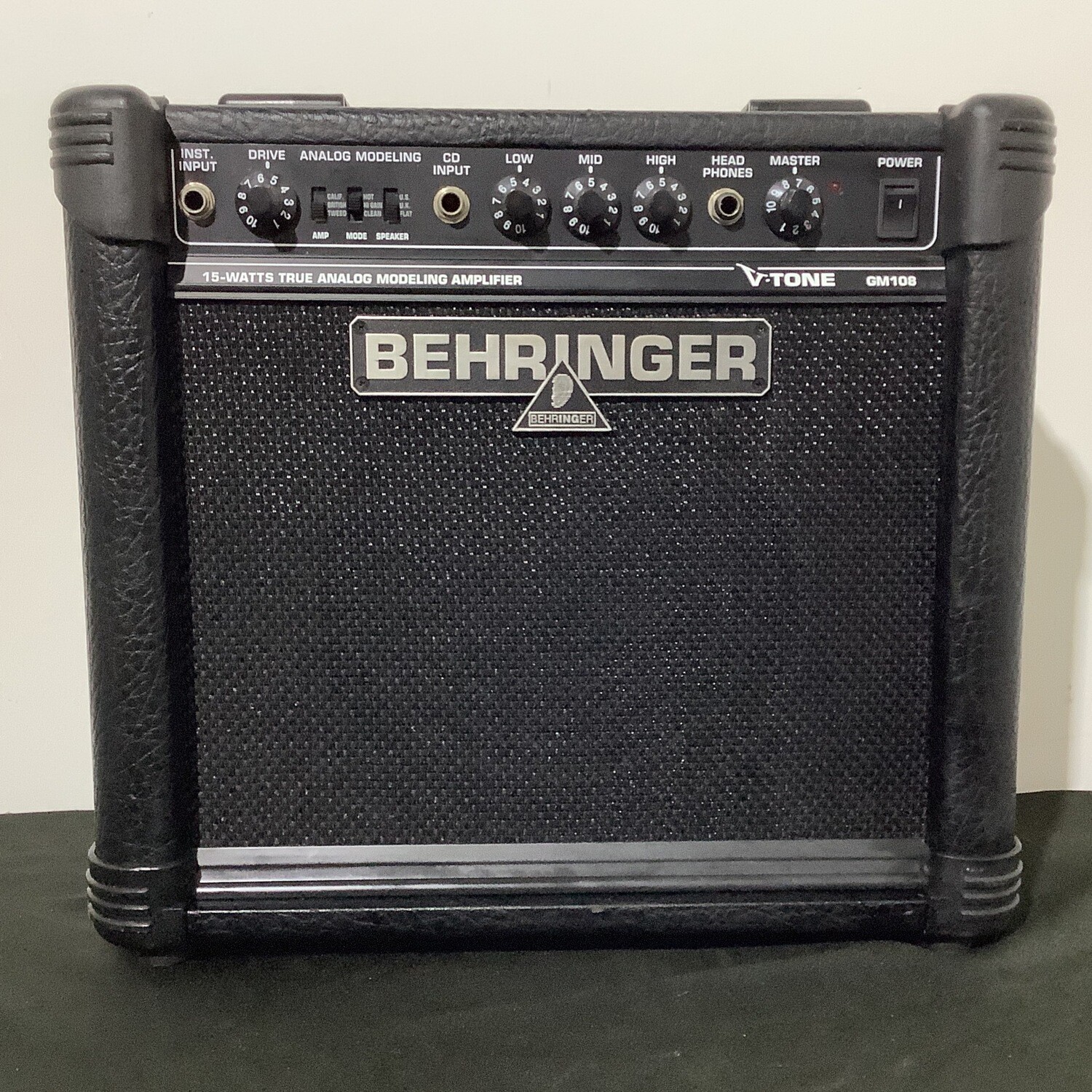 Behringer V Tone GM108 15 Watts Guitar Amp