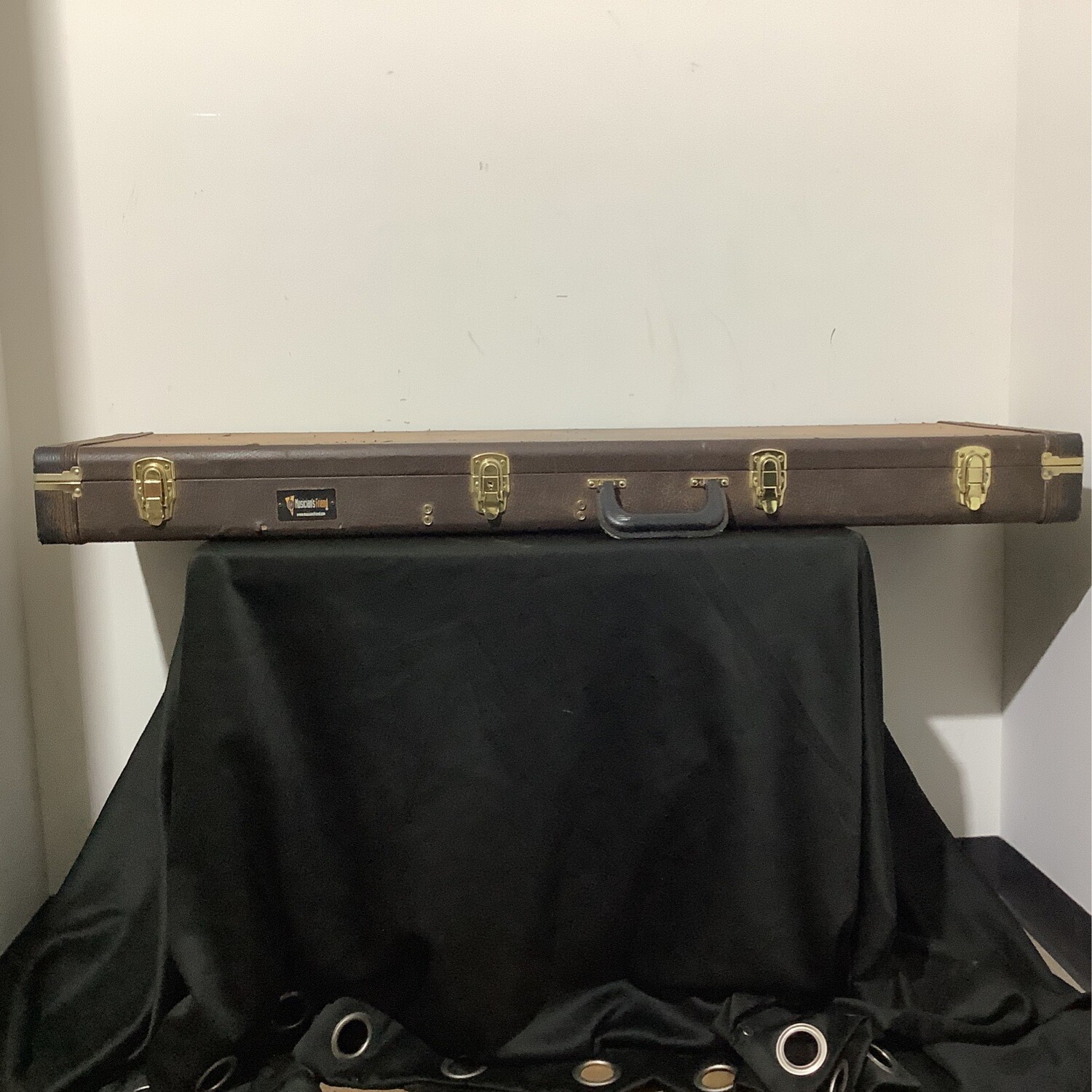 Musician's Friend Hardshell Bass Guitar Case