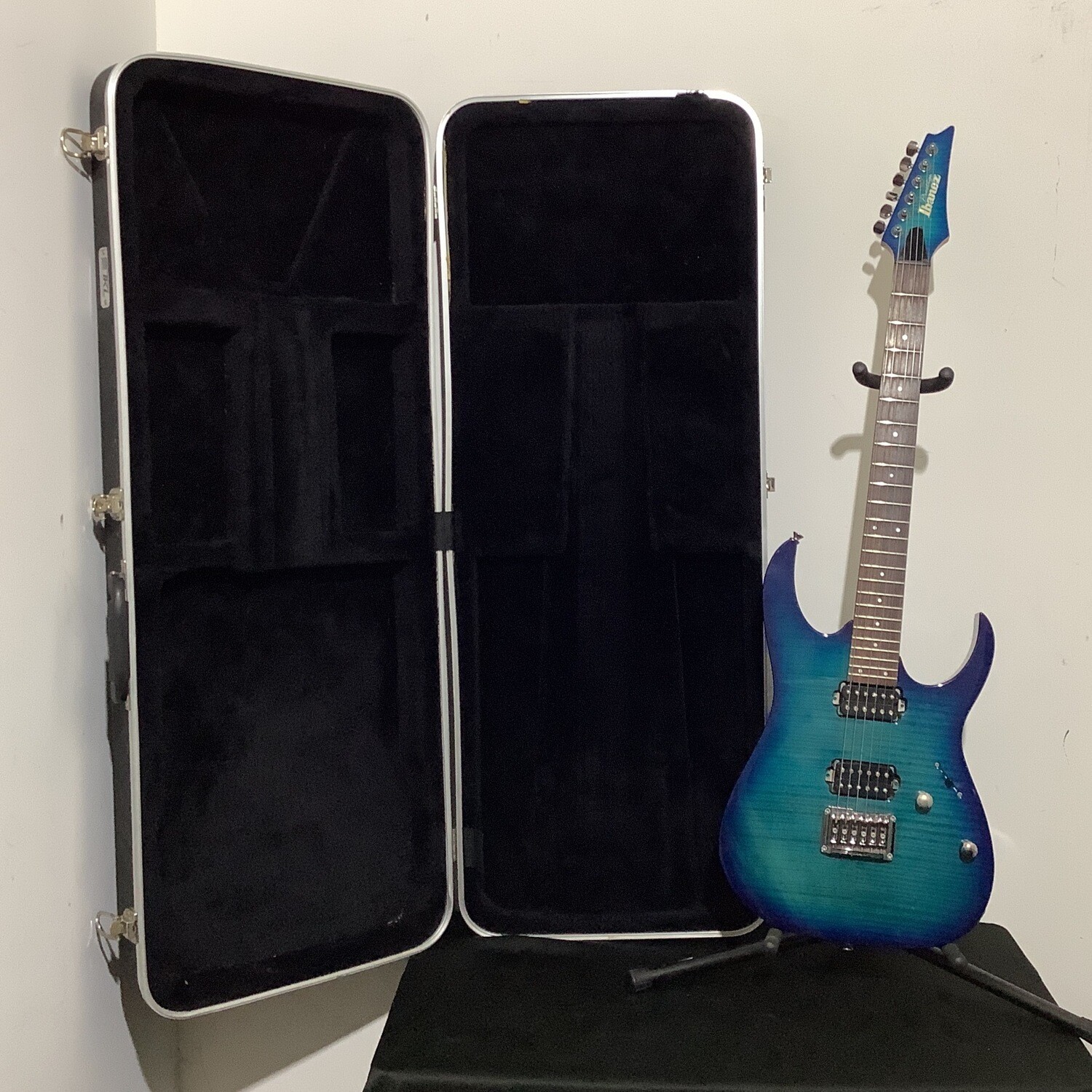 Ibanez Prestige Model Electric Guitar W/Hardshell Case