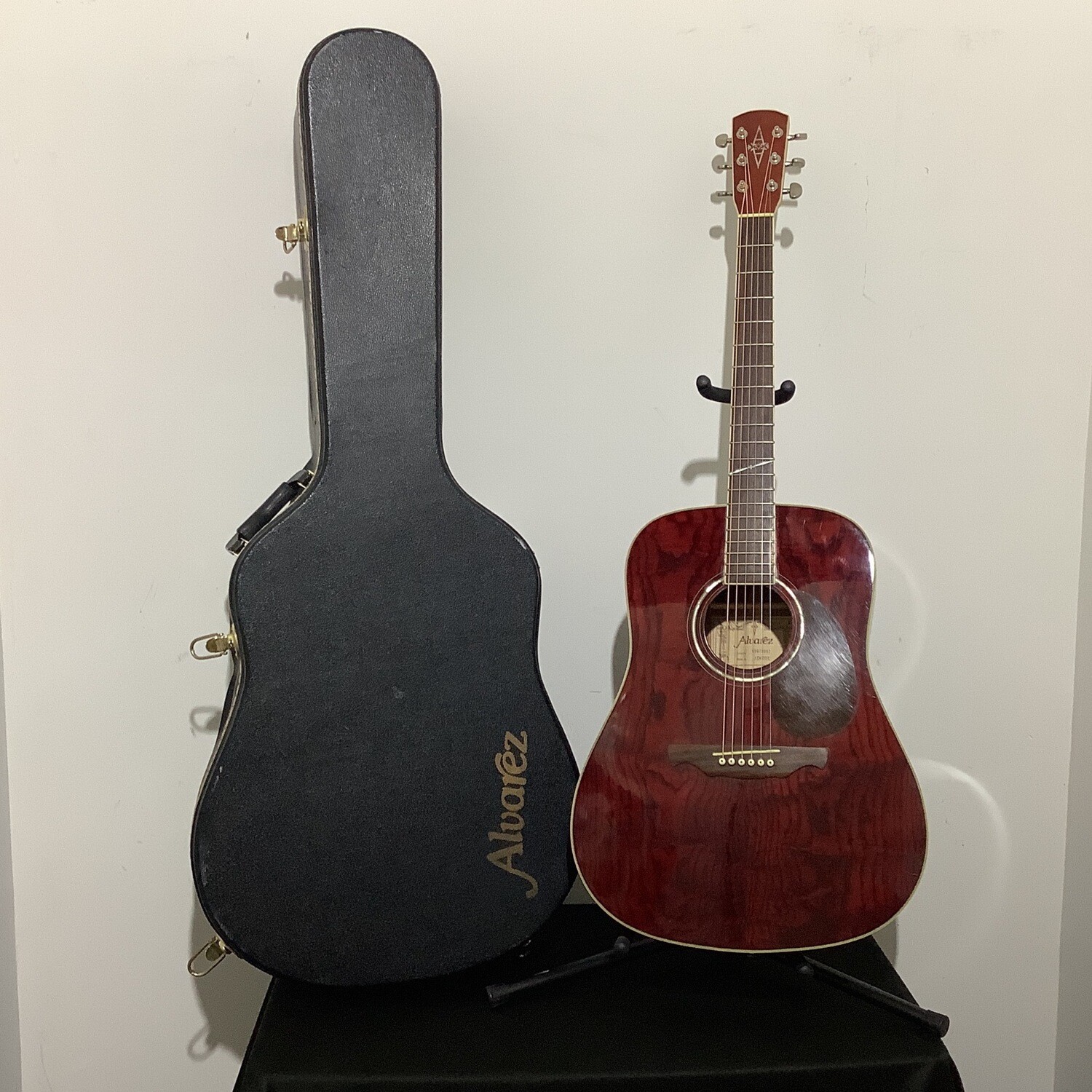 Alvarez Acoustic Guitar Model AD60BU W/Case
