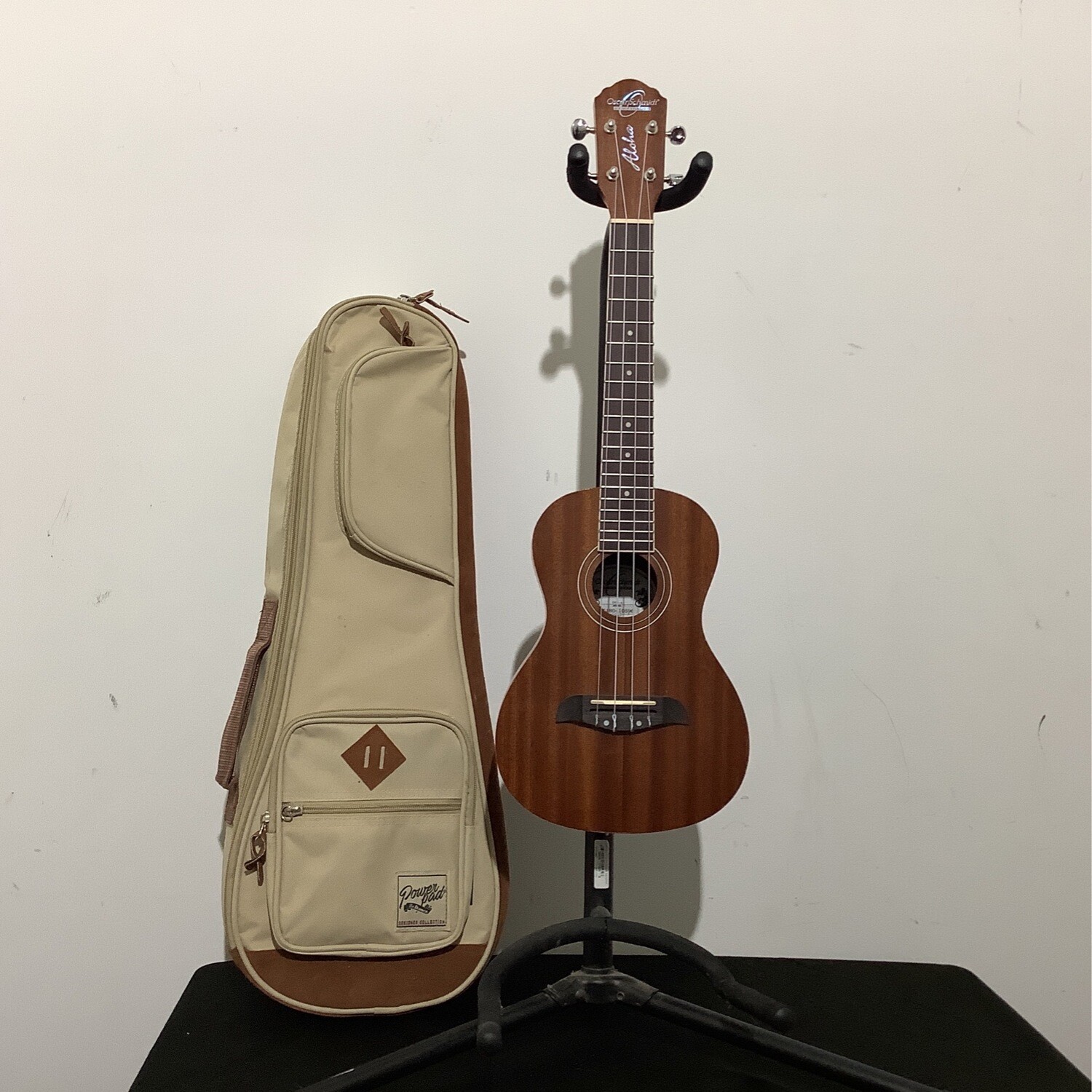 Oscar Schmidt by Washburn Ukulele Model OU2-A W/Bag