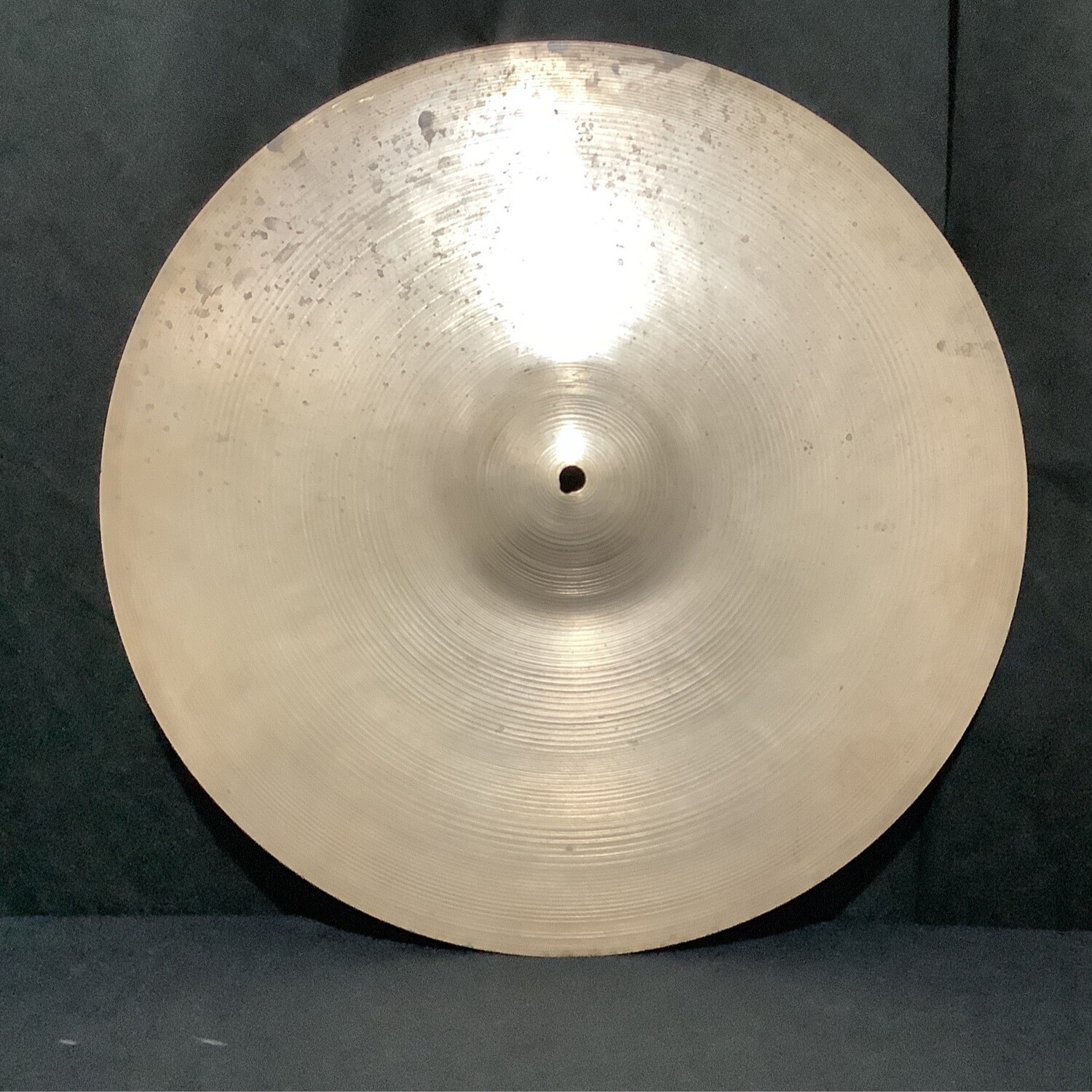 18" Zildjian Avedis Crash Cymbal