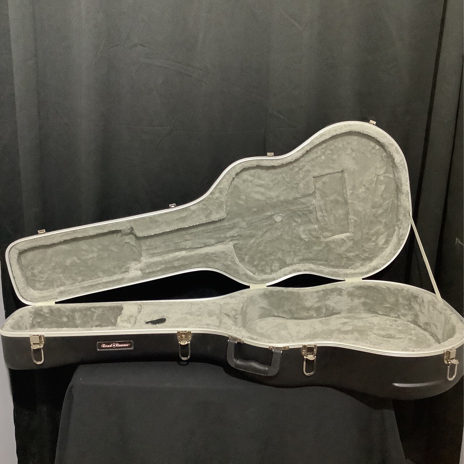 Road Runner RRMADN ABS Molded Acoustic Dreadnaught Acoustic Guitar Case