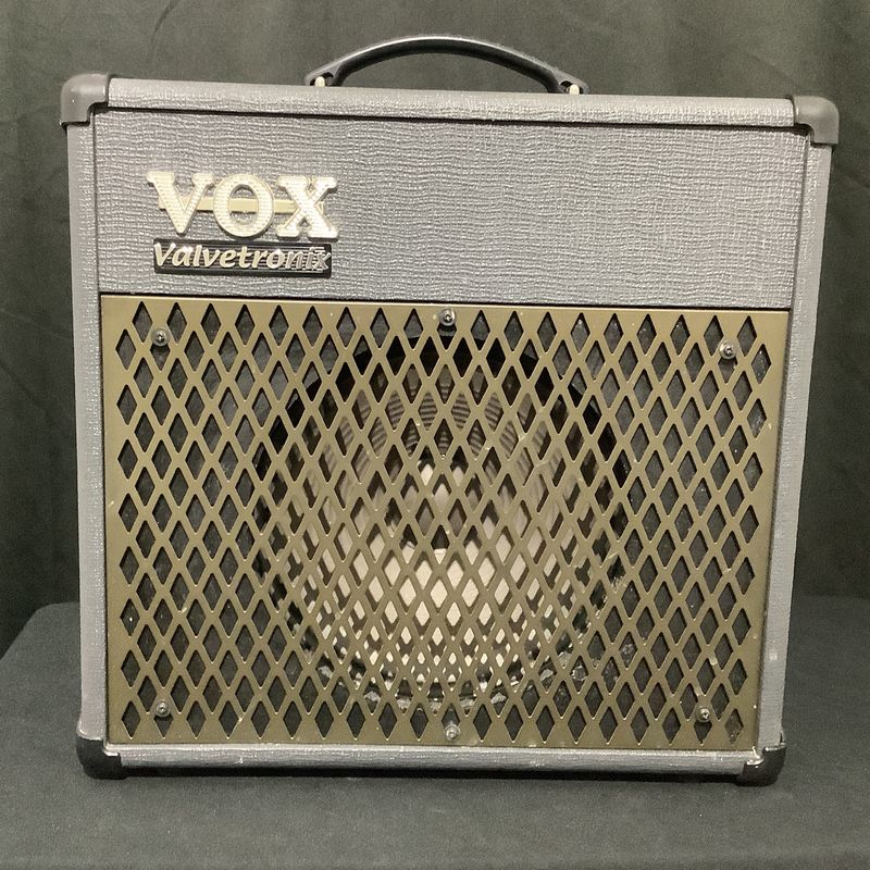 Vox AD15VT-XL Hybrid Guitar Amp W/Tube Preamp