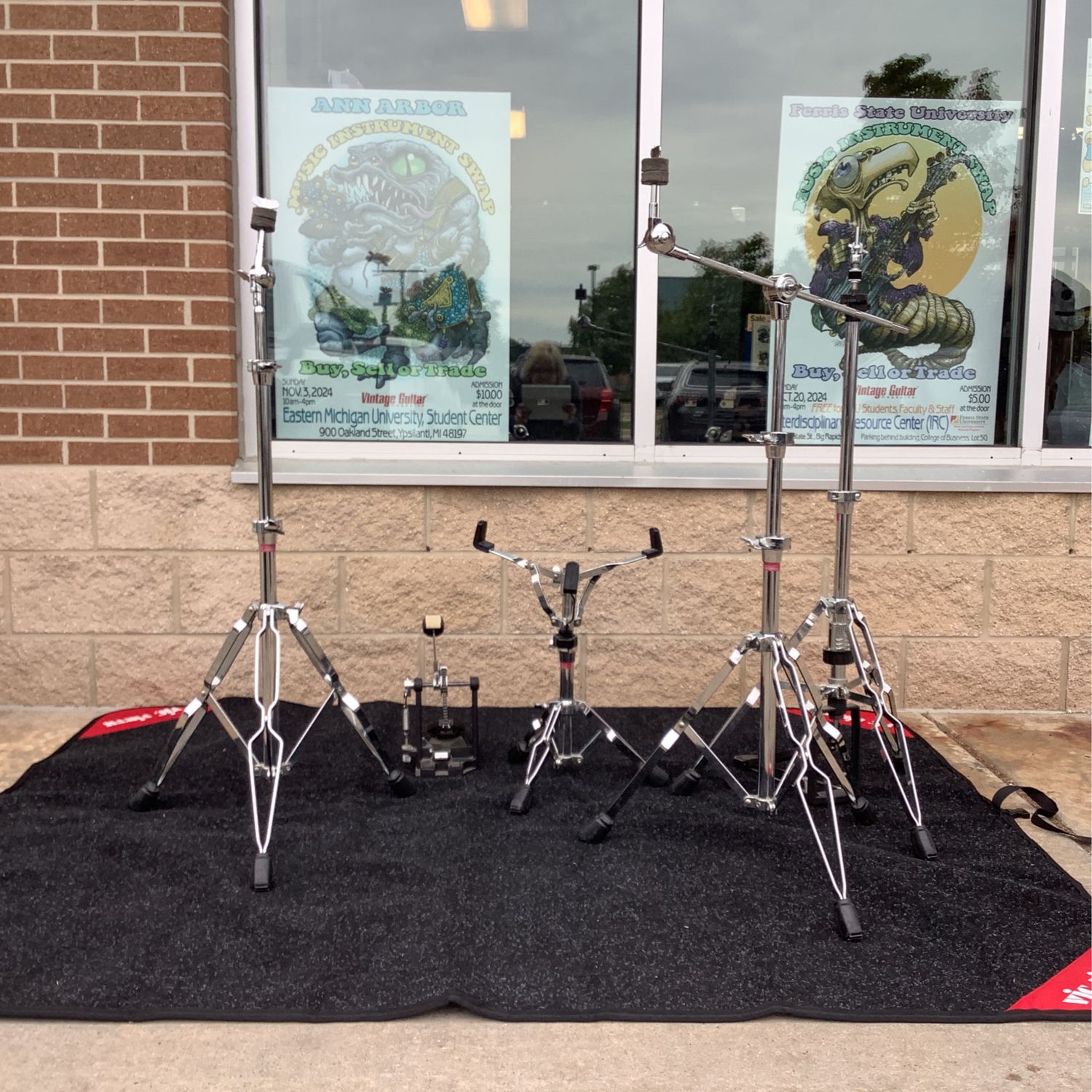 Ludwig 5-Piece Hardware Package (Snare, Hi-Hat, Boom Stand, Straight Stand & Kick Pedal)