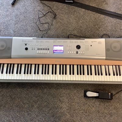 Yamaha Portable Grand DGX-620 Keyboard