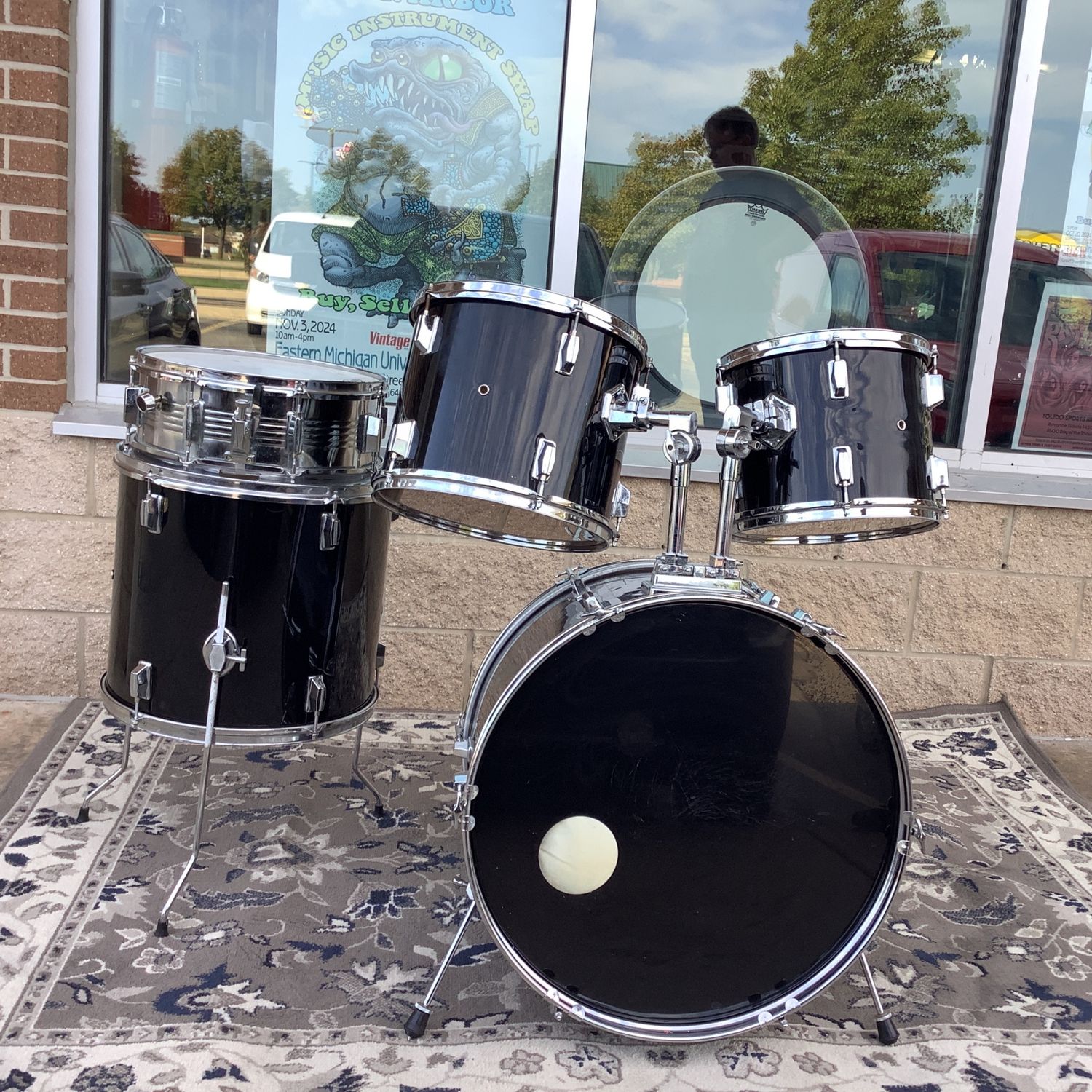 No Name Black 12, 13, 16, 22" w/14 x 5" Snare Drum Set
