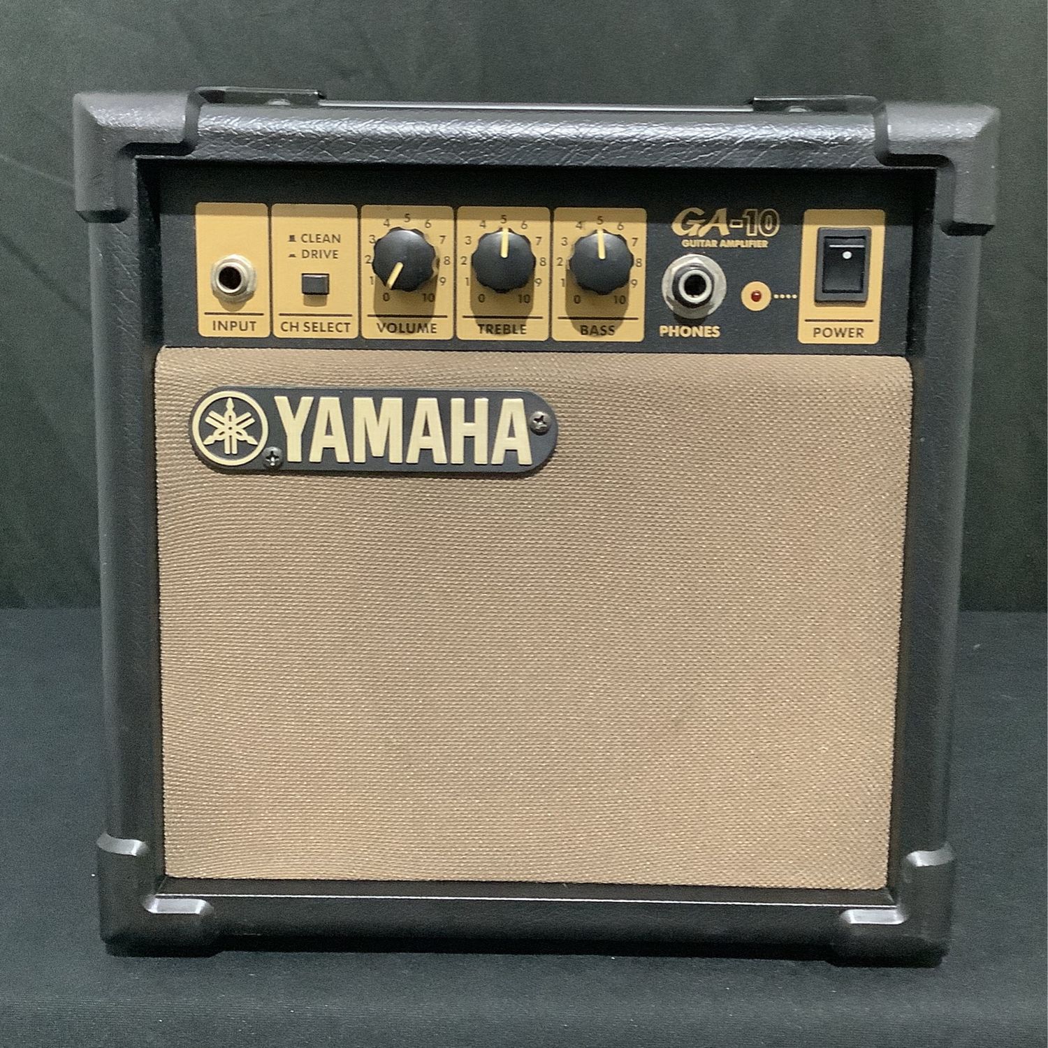 Yamaha GA-10 10-Watt 120v 60Hz Solid State Guitar Amp